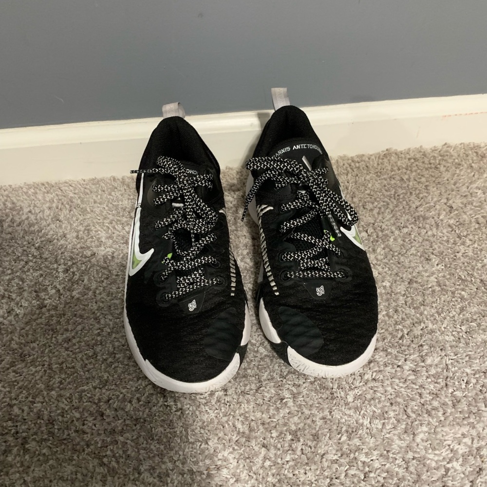 Nike Giannis Antetokoubmpo unisex youth size